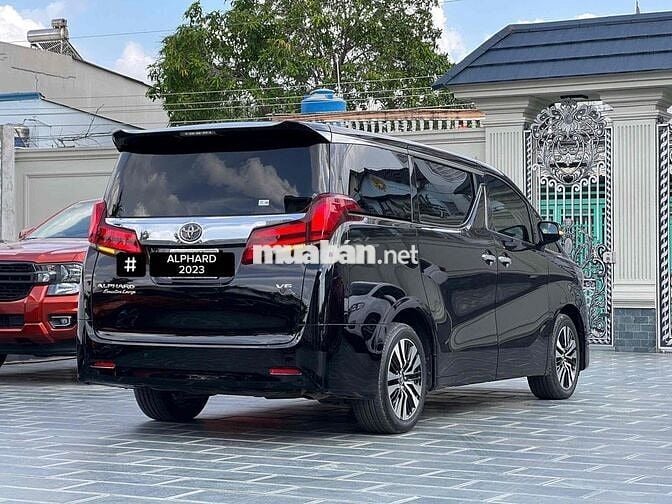 Toyota Alphard 2023 Đen 72 ngàn km