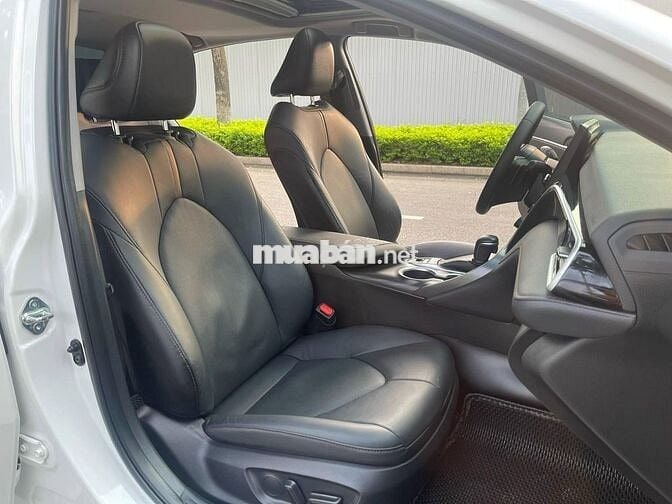 Toyota Camry 2.0Q 2023 Trắng Ngọc Trai | 50,000 Km