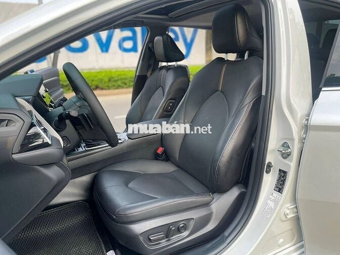 Toyota Camry 2.0Q 2023 Trắng Ngọc Trai | 50,000 Km