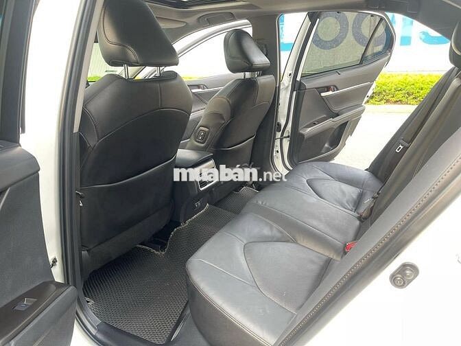 Toyota Camry 2.0Q 2023 Trắng Ngọc Trai | 50,000 Km