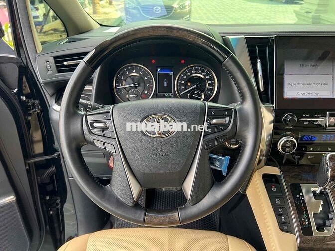 Toyota Alphard 2023 Đen 72 ngàn km
