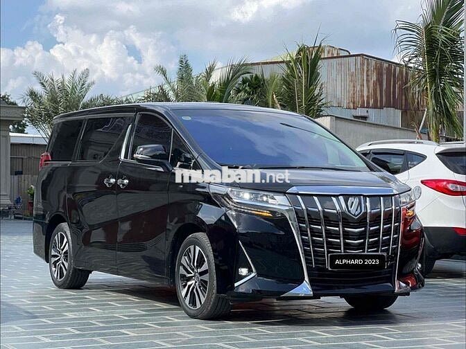 Toyota Alphard 2023 Đen 72 ngàn km