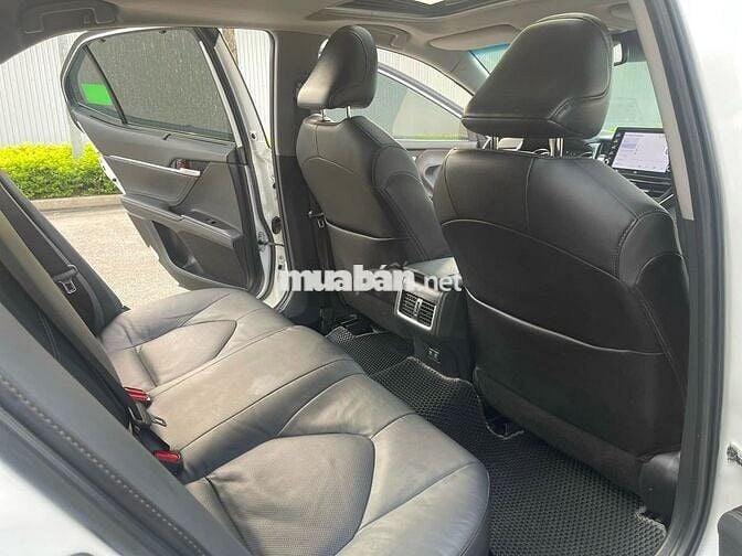 Toyota Camry 2.0Q 2023 Trắng Ngọc Trai | 50,000 Km