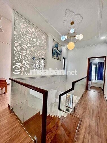 Cho Thuê Nguyên Căn Biệt Thự DT 7x20 1Trệt 1Lầu 3Pn 4Wc Sân Đậu Ôtô