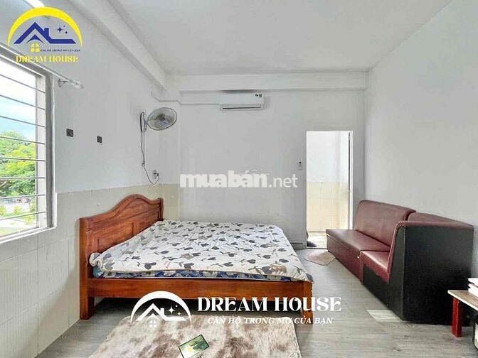 STUDIO BAN CÔNG CỬA SỔ THOÁNG MÁT NGAY CÔNG VIÊN LÊ THÚC HOẠCH Ở LIỀN