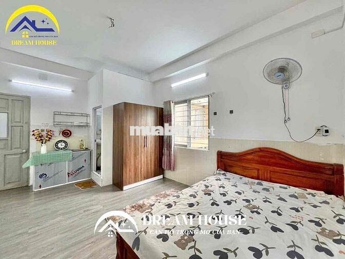 STUDIO BAN CÔNG CỬA SỔ THOÁNG MÁT NGAY CÔNG VIÊN LÊ THÚC HOẠCH Ở LIỀN