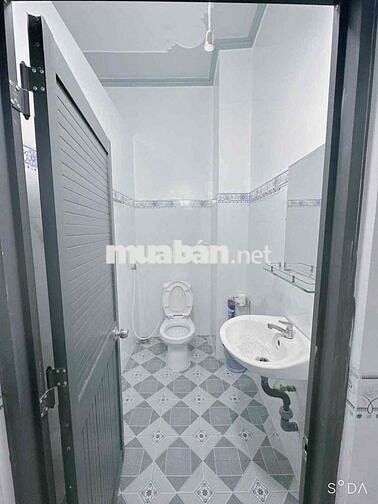 Nhà 2 lầu 2 phòng hẻm Hoàng Quốc Việt