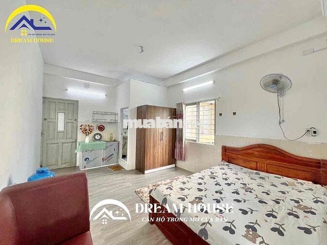STUDIO BAN CÔNG CỬA SỔ THOÁNG MÁT NGAY CÔNG VIÊN LÊ THÚC HOẠCH Ở LIỀN