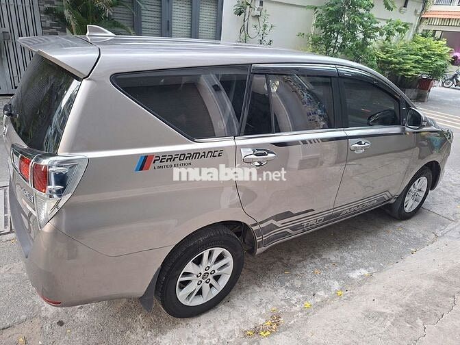 Xe nhà Innova E 2019 Số sàn 77.000 km Nâu