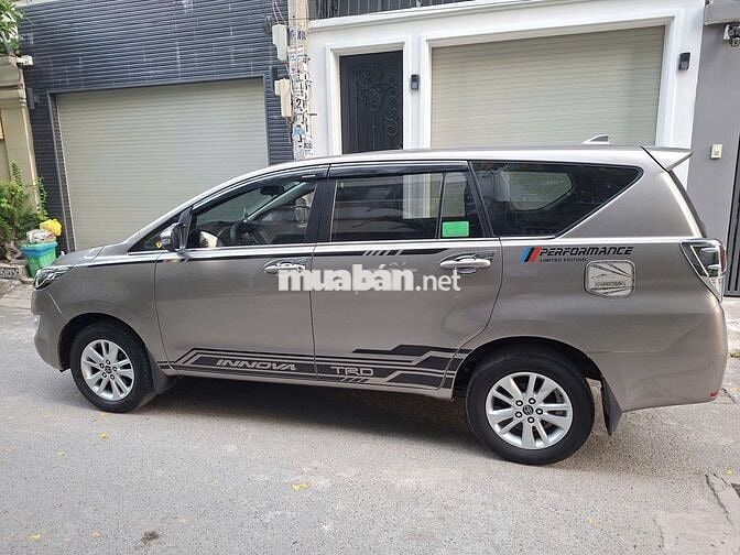 Xe nhà Innova E 2019 Số sàn 77.000 km Nâu