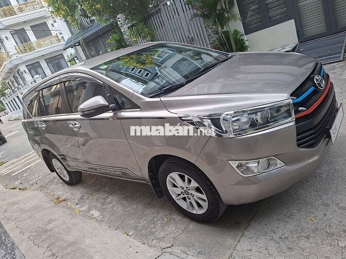 Xe nhà Innova E 2019 Số sàn 77.000 km Nâu