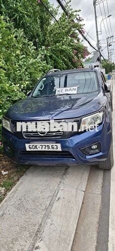 Nissan Navara Calibre Xanh Dầu