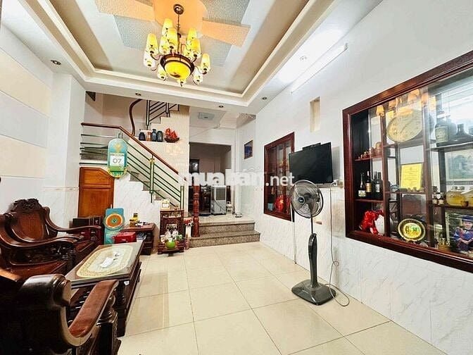 cho thuê nhà Gò Vấp. nhà 3 tầng.fun nội thất