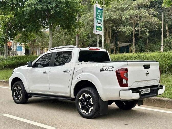 Nissan Navara VL Trắng Tự động 2.7 vạn km