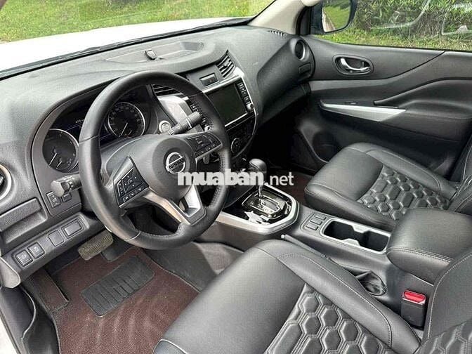 Nissan Navara VL Trắng Tự động 2.7 vạn km