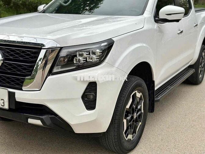 Nissan Navara VL Trắng Tự động 2.7 vạn km