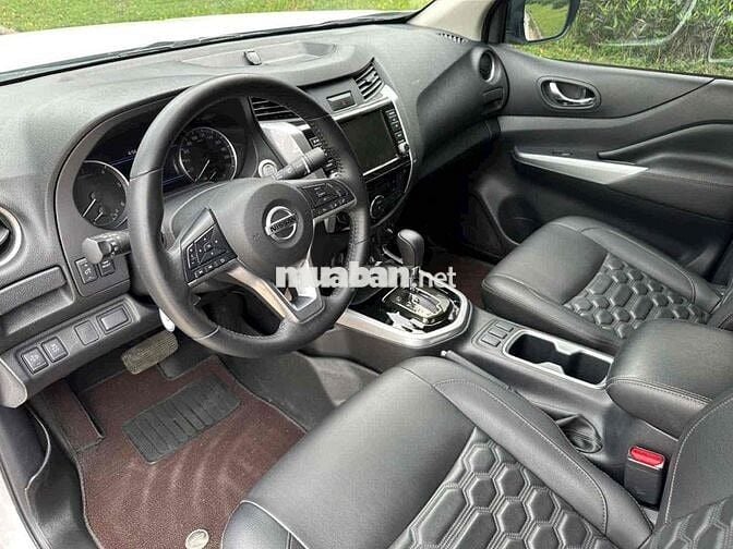 Nissan Navara VL Trắng Tự động 2.7 vạn km