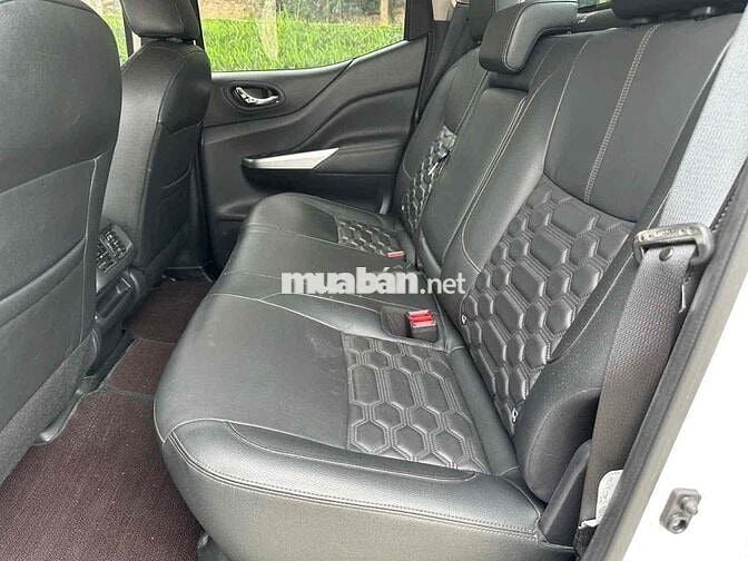 Nissan Navara VL Trắng Tự động 2.7 vạn km