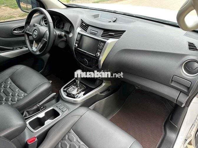 Nissan Navara VL Trắng Tự động 2.7 vạn km