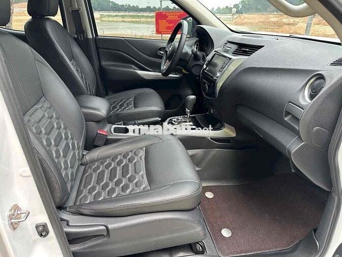 Nissan Navara VL Trắng Tự động 2.7 vạn km