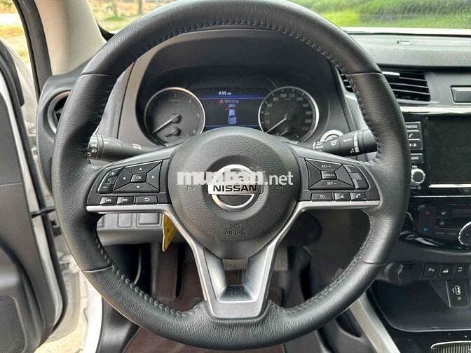 Nissan Navara VL Trắng Tự động 2.7 vạn km