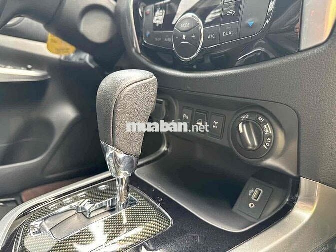 Nissan Navara VL Trắng Tự động 2.7 vạn km