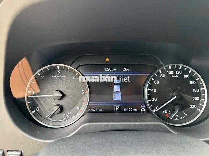 Nissan Navara VL Trắng Tự động 2.7 vạn km