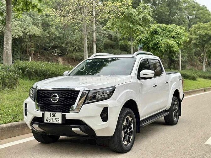 Nissan Navara VL Trắng Tự động 2.7 vạn km