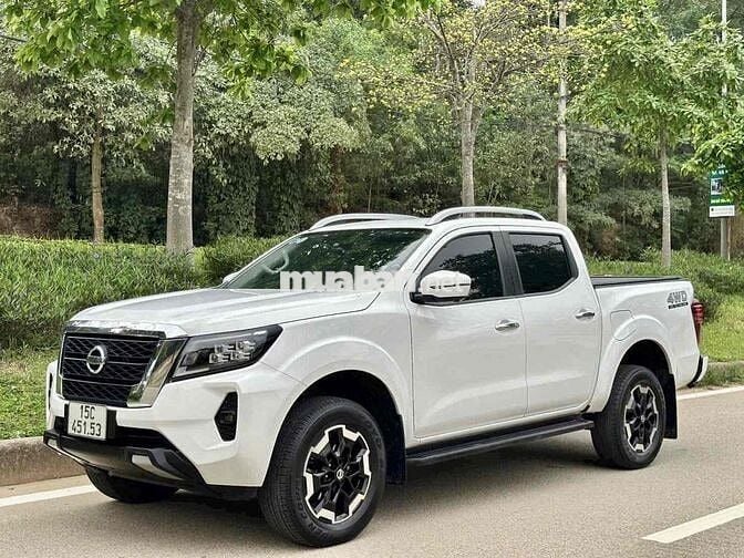 Nissan Navara VL Trắng Tự động 2.7 vạn km