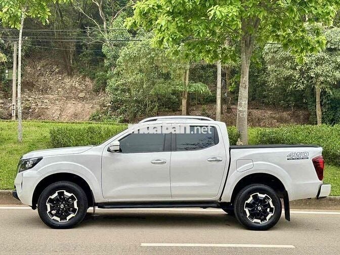 Nissan Navara VL Trắng Tự động 2.7 vạn km