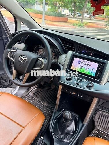 Toyota Innova 2.0E 8 chỗ Số sàn model 2017