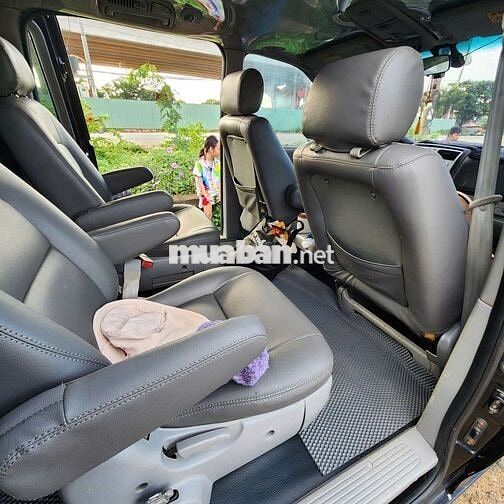 Kia Carnival 7 chỗ Xăng màu Đen
