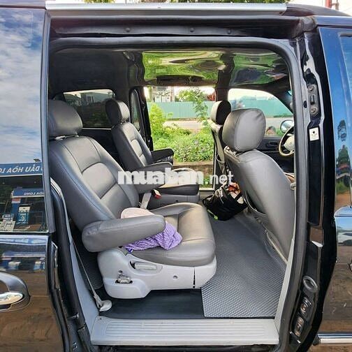 Kia Carnival 7 chỗ Xăng màu Đen