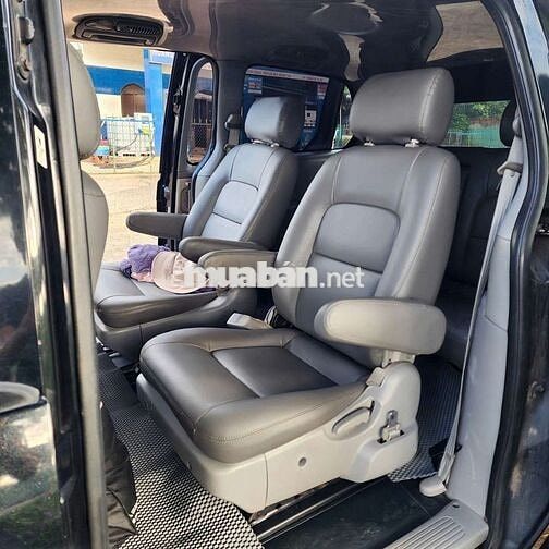 Kia Carnival 7 chỗ Xăng màu Đen