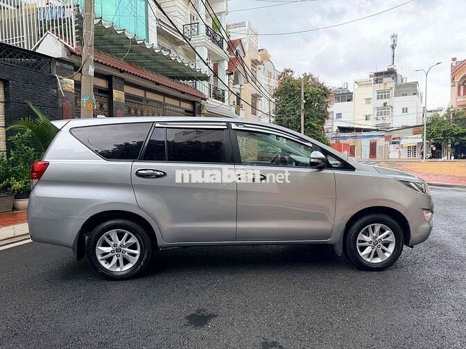 Toyota Innova 2.0E 8 chỗ Số sàn model 2017