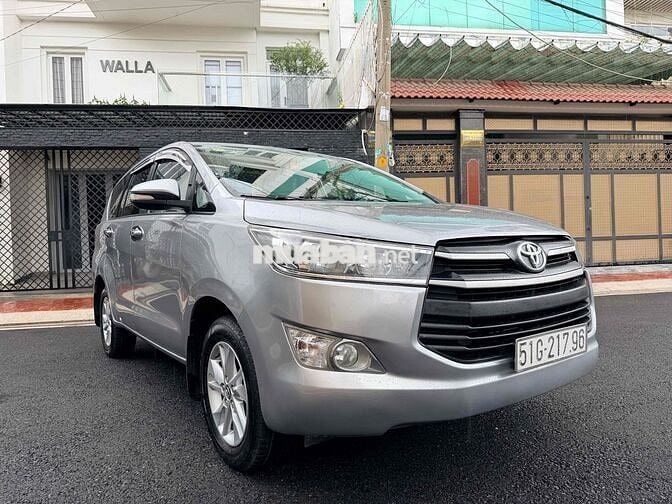 Toyota Innova 2.0E 8 chỗ Số sàn model 2017