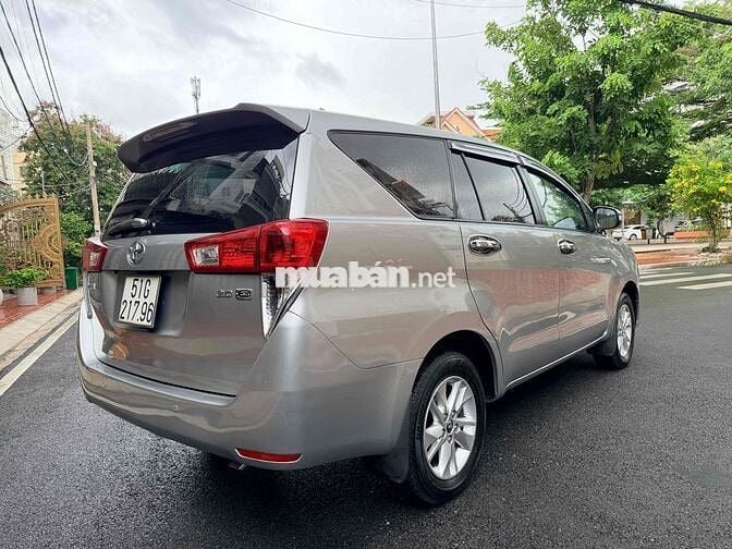 Toyota Innova 2.0E 8 chỗ Số sàn model 2017