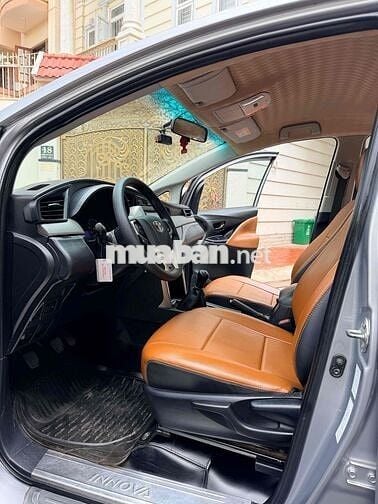 Toyota Innova 2.0E 8 chỗ Số sàn model 2017