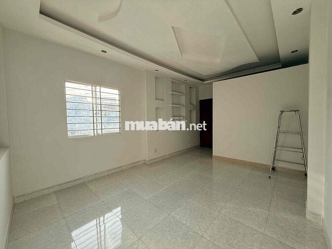 PHÒNG CÓ BAN CÔNG MỚI XÂY ĐƯỜNG HUỲNH TẤN PHÁT