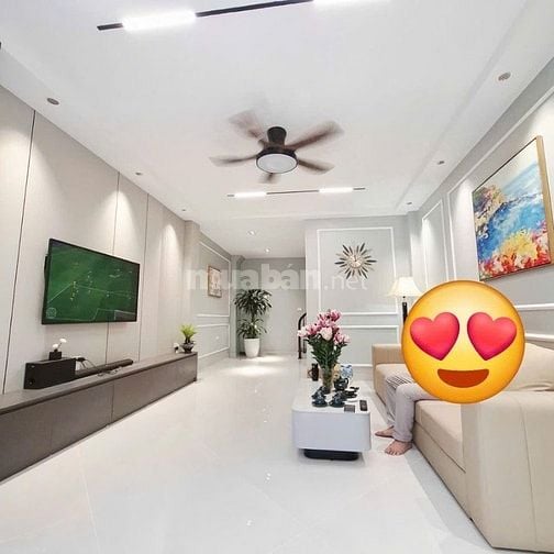  CHỦ NGỘP B..A.N.K GIẢM GẦN 1 TỈ , NHÀ CÓ THANG MÁY THƯƠNG LƯỢNG MẠNH 