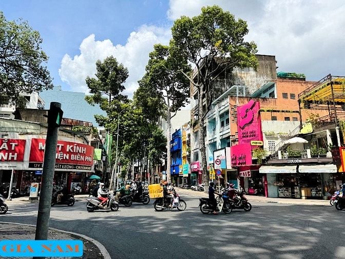 CHO THUÊ NHÀ MẶT TIỀN KINH DOANH : 95 NGUYỄN TRÃI - P. 2 - Q. 5 - HCM