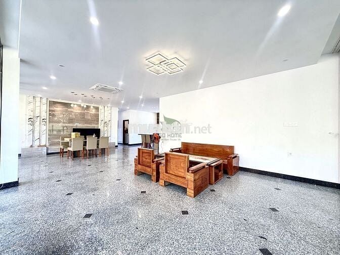 VILLA SÂN VƯỜN CÓ HỒ CÁ - 2 PHÒNG NGỦ - FULL NỘI THẤT - KHU ĐẤT LÀNH