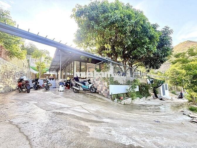 VILLA SÂN VƯỜN CÓ HỒ CÁ - 2 PHÒNG NGỦ - FULL NỘI THẤT - KHU ĐẤT LÀNH