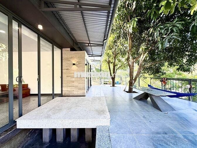 VILLA SÂN VƯỜN CÓ HỒ CÁ - 2 PHÒNG NGỦ - FULL NỘI THẤT - KHU ĐẤT LÀNH