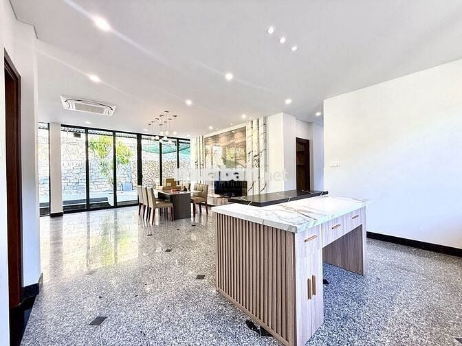 VILLA SÂN VƯỜN CÓ HỒ CÁ - 2 PHÒNG NGỦ - FULL NỘI THẤT - KHU ĐẤT LÀNH