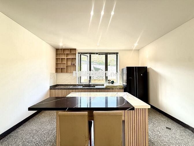 VILLA SÂN VƯỜN CÓ HỒ CÁ - 2 PHÒNG NGỦ - FULL NỘI THẤT - KHU ĐẤT LÀNH