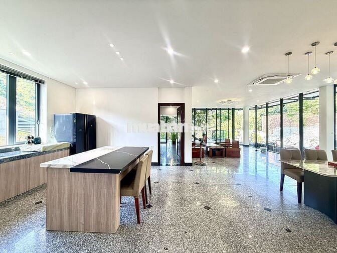 VILLA SÂN VƯỜN CÓ HỒ CÁ - 2 PHÒNG NGỦ - FULL NỘI THẤT - KHU ĐẤT LÀNH