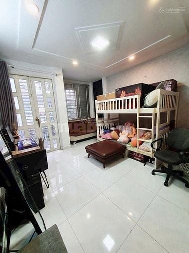 bán gấp nhà hoàng hoa thám phú nhuận 40m2 giá 1850 gần chợ tiện KD
