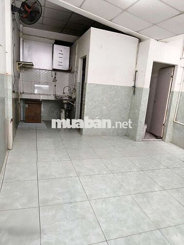 Cho thuê nhà Mặt tiền Nguyễn Chí Thanh Quận 5 4x16 có 2 phòng