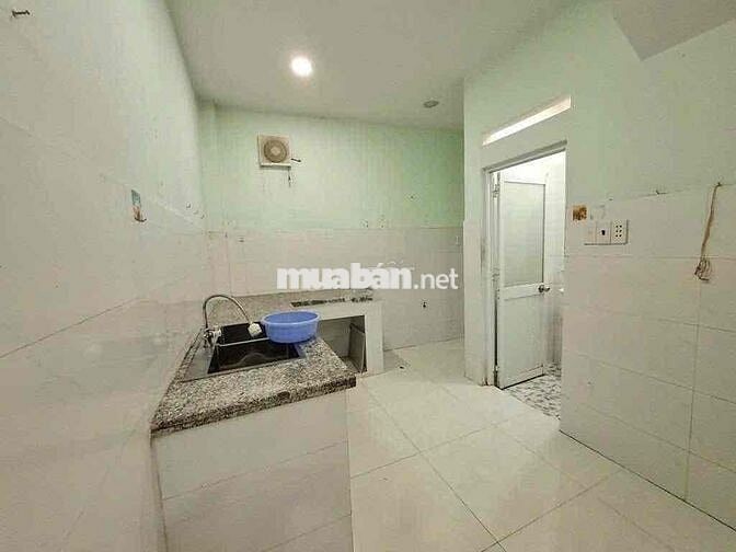 Cho thuê nhà nguyên căn Đường Cách Mạng Tháng 8 Quận 3